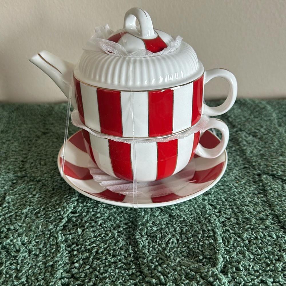 Grace Teaware Teacup & Teapot and Saucer Red & White NEW - Picture 1 of 5